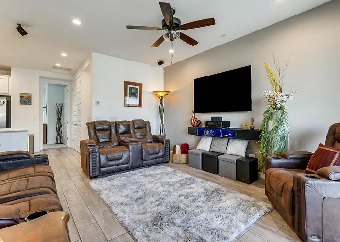 Snowbird Escape W/ Pool, 7 Mi To Dtwn Gilbert! *