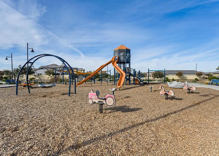 Snowbird Escape W/ Pool, 7 Mi To Dtwn Gilbert! Gilbert
